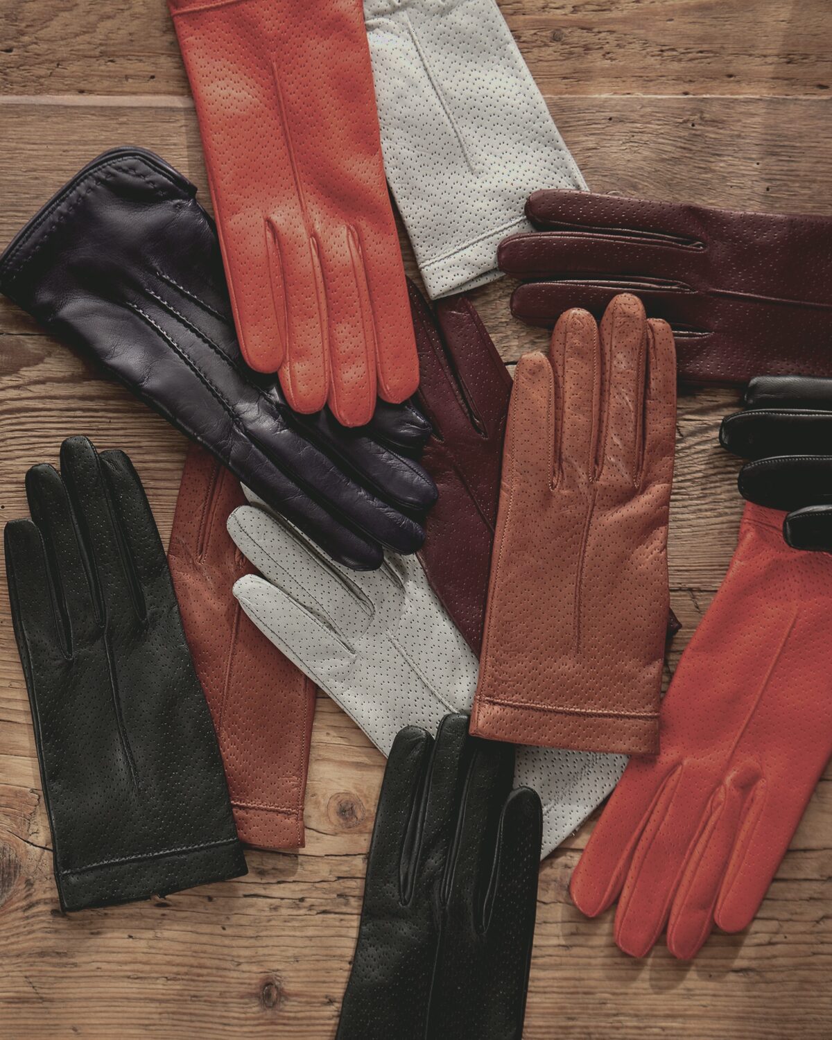 Pale ivory calfskin gloves with a soft, unlined finish